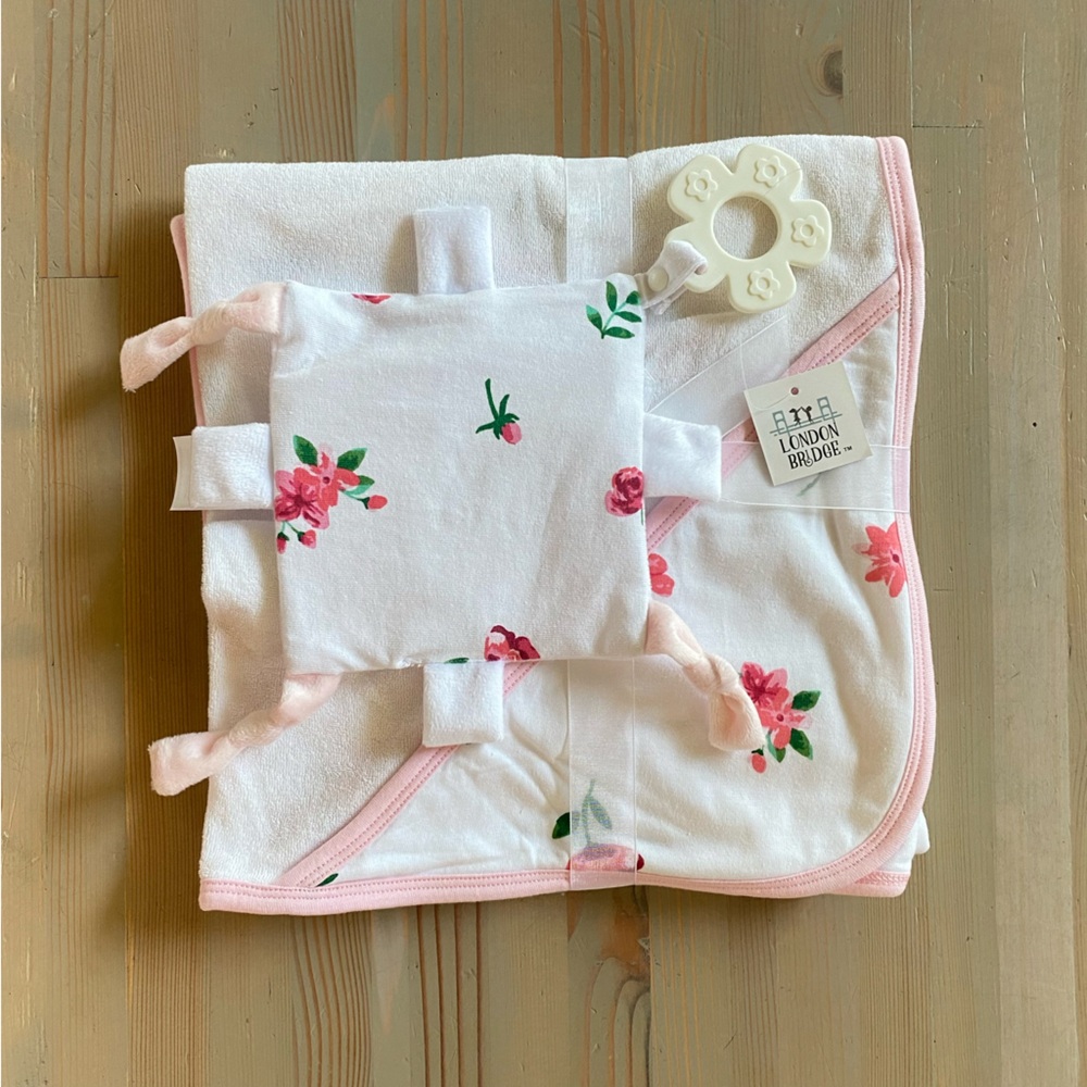 NWT London Bridge Baby Girls White Pink Floral Hooded Towel Bundle